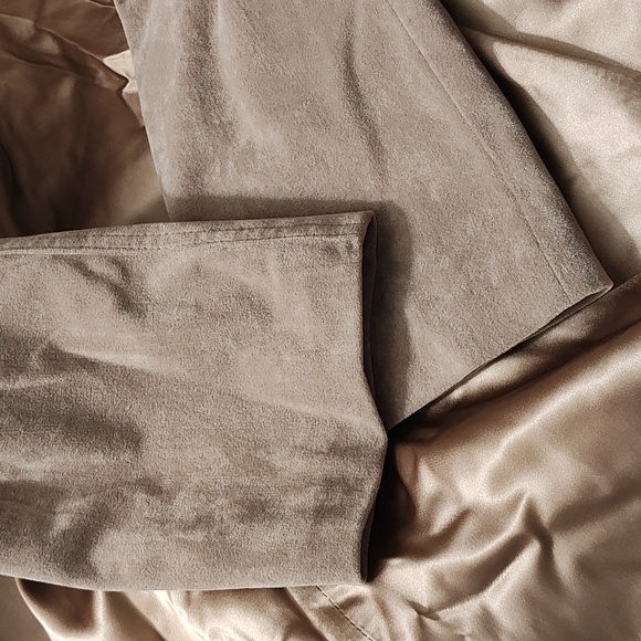 Elegant Brown Suede Jacket - Picture 16 of 16